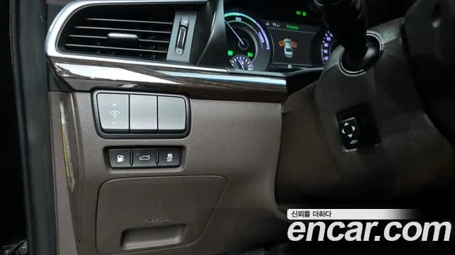 2017 Kia All New K7 Hybrid Noblesse Sold VIN KNALB41GBHA003781 – trunk area 2017 Kia All New K7 Hybrid Noblesse Sold VIN KNALB41GBHA003781 – trunk area