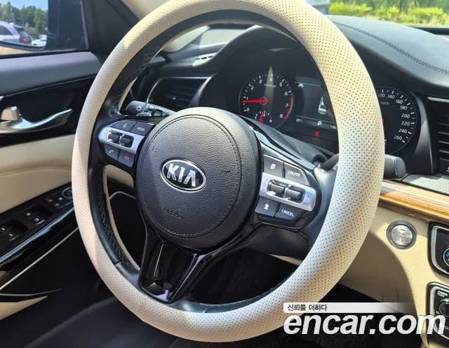 2017 Kia All New K7 3.3 GDI Limited Plus Sold VIN KNALC411BHA067646 – rear exterior 2017 Kia All New K7 3.3 GDI Limited Plus Sold VIN KNALC411BHA067646 – rear exterior