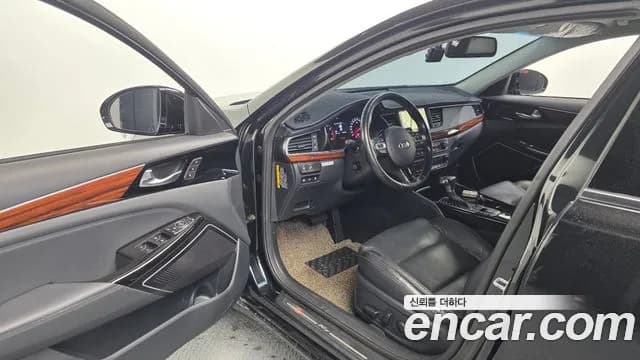 2017 Kia All New K7 3.3 GDI Noblesse Sold VIN KNALC411BHA070599 – trunk area 2017 Kia All New K7 3.3 GDI Noblesse Sold VIN KNALC411BHA070599 – trunk area