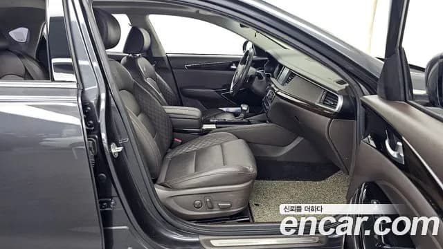 2019 Kia All New K7 3.3 GDI Noblesse Sold VIN KNALC411BKA157625 – trunk area 2019 Kia All New K7 3.3 GDI Noblesse Sold VIN KNALC411BKA157625 – trunk area