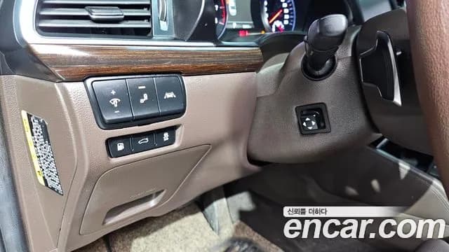 2019 Kia All New K7 3.3 GDI Noblesse Sold VIN KNALC411BKA172295 – trunk area 2019 Kia All New K7 3.3 GDI Noblesse Sold VIN KNALC411BKA172295 – trunk area