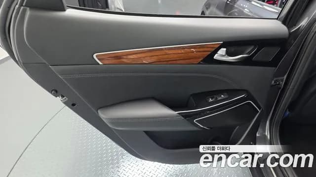 2017 Kia All New K7 3.0 LPI Luxury (Rental Car) Sold VIN KNALC418BHA091913 – trunk area 2017 Kia All New K7 3.0 LPI Luxury (Rental Car) Sold VIN KNALC418BHA091913 – trunk area