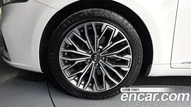 2017 Kia All New K7 3.0 LPI Luxury (Rental Car) Sold VIN KNALC418BHA098146 – photo 20 2017 Kia All New K7 3.0 LPI Luxury (Rental Car) Sold VIN KNALC418BHA098146 – photo 20