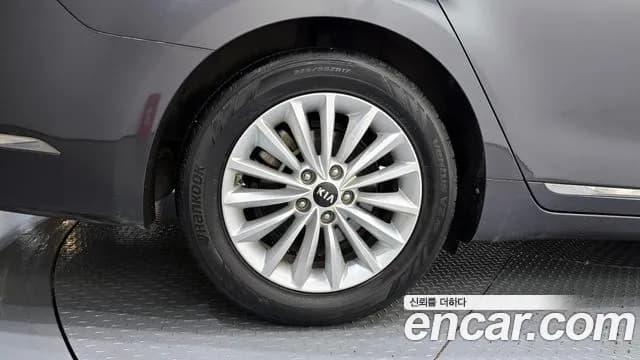 2017 Kia All New K7 3.0 LPI Luxury (Rental Car) Sold VIN KNALC418BHA100021 – exterior detail 2017 Kia All New K7 3.0 LPI Luxury (Rental Car) Sold VIN KNALC418BHA100021 – exterior detail