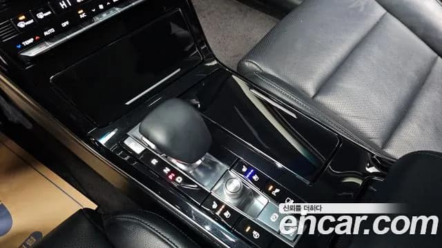 2020 Kia K7 Premier 3.0 LPI Prestige Sold VIN KNALC418BLA197667 – exterior detail 2020 Kia K7 Premier 3.0 LPI Prestige Sold VIN KNALC418BLA197667 – exterior detail