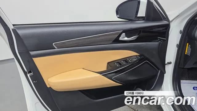 2020 Kia K7 Premier 2.5 GDI Noblesse Sold VIN KNALC41BBLA177290 – front exterior 2020 Kia K7 Premier 2.5 GDI Noblesse Sold VIN KNALC41BBLA177290 – front exterior