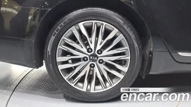 2020 Kia K7 Premier 2.5 GDI Noblesse Sold VIN KNALC41BBLA180980 – exterior detail 2020 Kia K7 Premier 2.5 GDI Noblesse Sold VIN KNALC41BBLA180980 – exterior detail