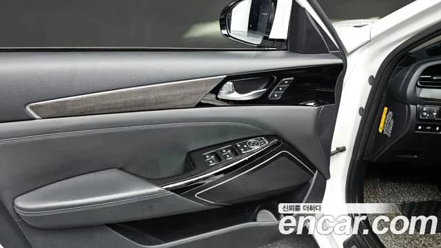 2020 Kia K7 Premier 2.5 GDI Noblesse Sold VIN KNALC41BBLA184757 – front exterior 2020 Kia K7 Premier 2.5 GDI Noblesse Sold VIN KNALC41BBLA184757 – front exterior