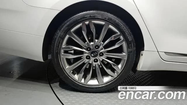2020 Kia K7 Premier 2.5 GDI Noblesse Sold VIN KNALC41BBLA184757 – trunk area 2020 Kia K7 Premier 2.5 GDI Noblesse Sold VIN KNALC41BBLA184757 – trunk area