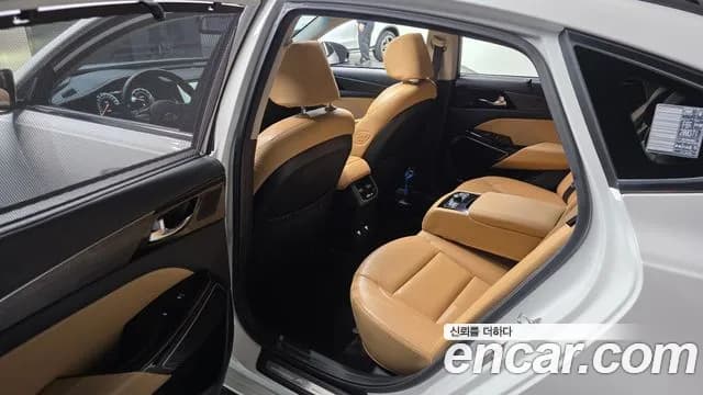 2020 Kia K7 Premier 2.5 GDI Noblesse Sold VIN KNALC41BBLA200371 – interior seats 2020 Kia K7 Premier 2.5 GDI Noblesse Sold VIN KNALC41BBLA200371 – interior seats
