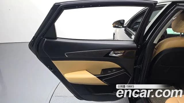 2020 Kia K7 Premier 2.5 GDI Noblesse Sold VIN KNALC41BBLA206897 – trunk area 2020 Kia K7 Premier 2.5 GDI Noblesse Sold VIN KNALC41BBLA206897 – trunk area
