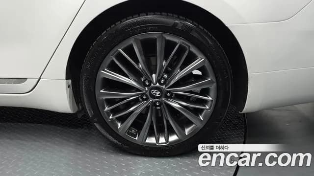 2020 Kia K7 Premier 2.5 GDI X Edition Sold VIN KNALC41BBLA214635 – trunk area 2020 Kia K7 Premier 2.5 GDI X Edition Sold VIN KNALC41BBLA214635 – trunk area