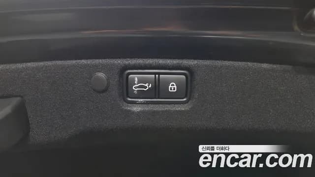 2020 Kia K7 Premier 2.5 GDI X Edition Sold VIN KNALC41BBLA218256 – trunk area 2020 Kia K7 Premier 2.5 GDI X Edition Sold VIN KNALC41BBLA218256 – trunk area