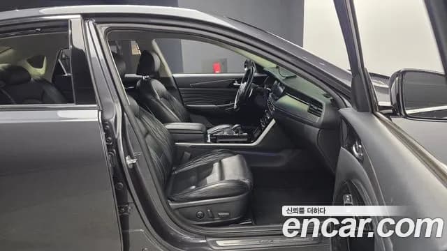2020 Kia K7 Premier 2.5 GDI X Edition Sold VIN KNALC41BBLA233025 – trunk area 2020 Kia K7 Premier 2.5 GDI X Edition Sold VIN KNALC41BBLA233025 – trunk area