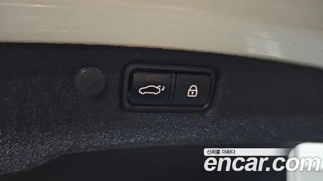 2020 Kia K7 Premier 2.5 GDI X Edition Sold VIN KNALC41BBLA233706 – exterior detail 2020 Kia K7 Premier 2.5 GDI X Edition Sold VIN KNALC41BBLA233706 – exterior detail