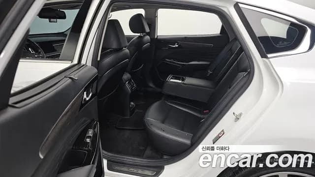 2020 Kia K7 Premier 2.5 GDI X Edition Sold VIN KNALC41BBLA233706 – trunk area 2020 Kia K7 Premier 2.5 GDI X Edition Sold VIN KNALC41BBLA233706 – trunk area