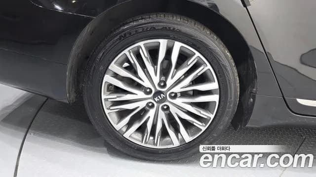 2020 Kia K7 Premier 3.0 GDI Noblesse Sold VIN KNALD416BLA196635 – undercarriage 2020 Kia K7 Premier 3.0 GDI Noblesse Sold VIN KNALD416BLA196635 – undercarriage