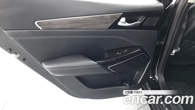 2020 Kia K7 Premier 3.0 GDI Noblesse Sold VIN KNALD416BLA200033 – interior seats 2020 Kia K7 Premier 3.0 GDI Noblesse Sold VIN KNALD416BLA200033 – interior seats