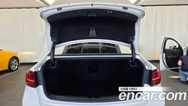 2020 Kia K7 Premier 3.0 GDI Noblesse Sold VIN KNALD416BLA204853 – rear exterior 2020 Kia K7 Premier 3.0 GDI Noblesse Sold VIN KNALD416BLA204853 – rear exterior