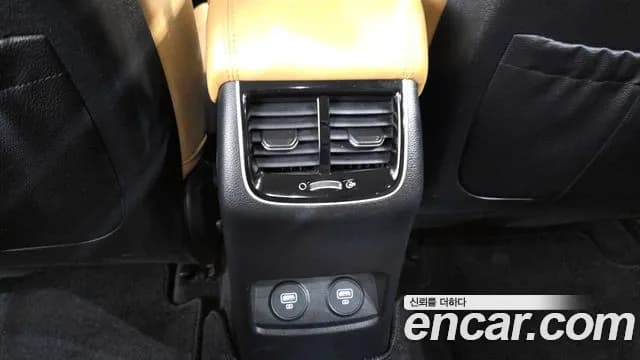 2020 Kia K7 Premier 3.0 GDI Noblesse Sold VIN KNALD416BLA215632 – exterior detail 2020 Kia K7 Premier 3.0 GDI Noblesse Sold VIN KNALD416BLA215632 – exterior detail