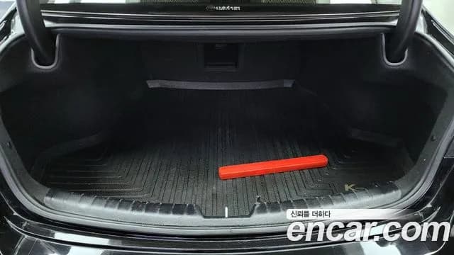 2020 Kia K7 Premier 3.0 GDI Noblesse Sold VIN KNALD416BLA231860 – interior seats 2020 Kia K7 Premier 3.0 GDI Noblesse Sold VIN KNALD416BLA231860 – interior seats