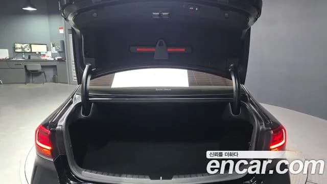 2020 Kia K7 Premier Hybrid Signature Sold VIN KNALE41GBLA028925 – interior seats 2020 Kia K7 Premier Hybrid Signature Sold VIN KNALE41GBLA028925 – interior seats