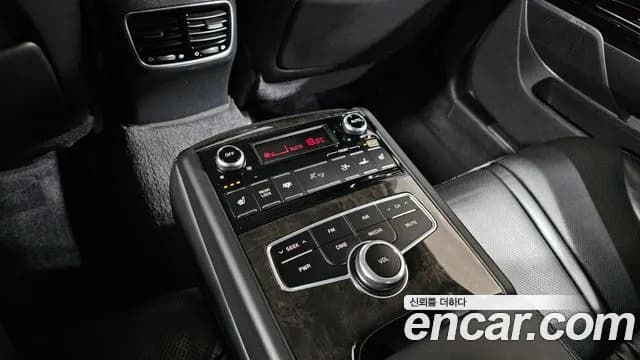 2017 Kia The New K9 3.3 GDI Executive Sold VIN KNALU411BHS036249 – trunk area 2017 Kia The New K9 3.3 GDI Executive Sold VIN KNALU411BHS036249 – trunk area