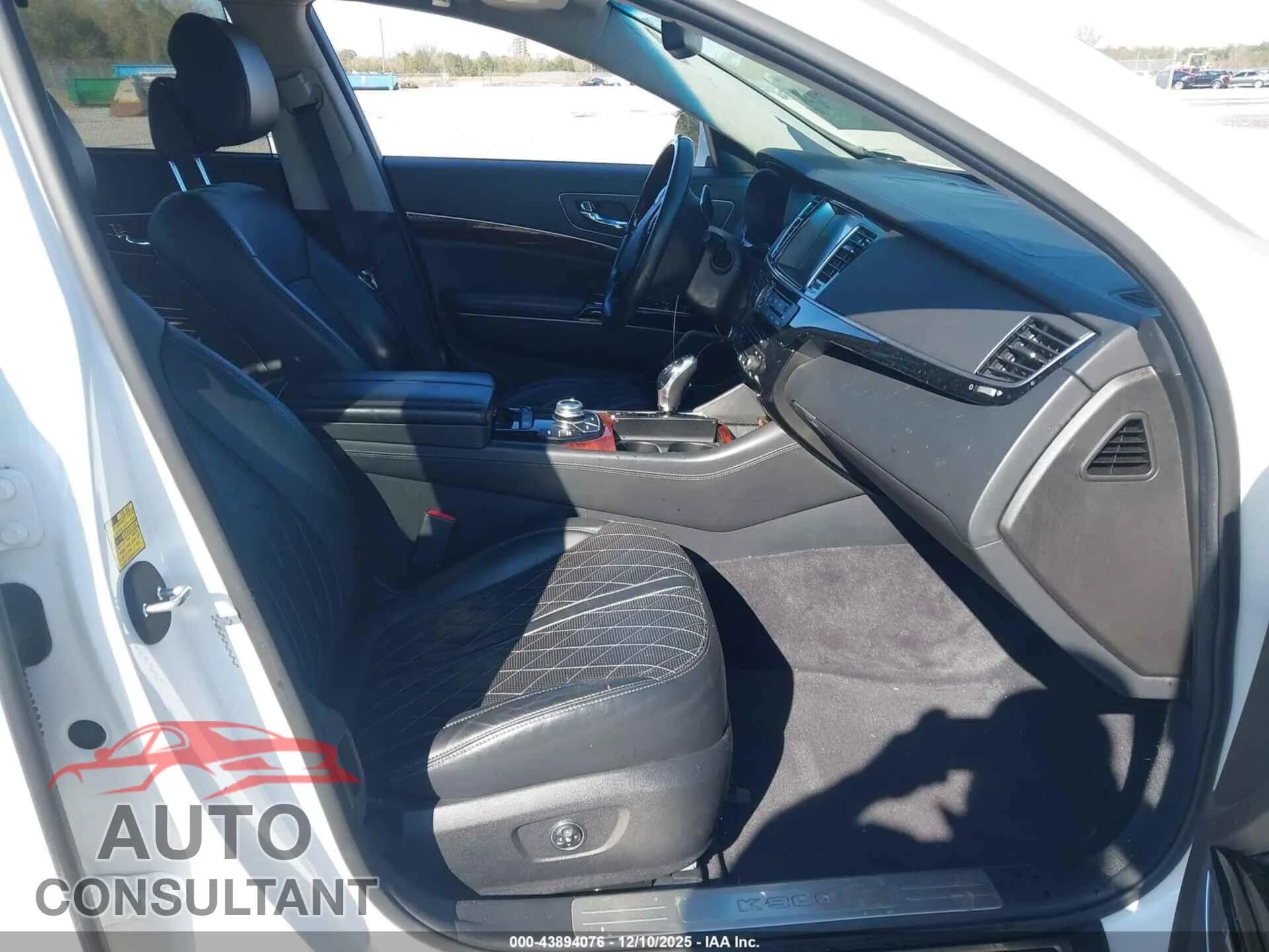 2016 KIA K900 Damaged VIN KNALW4D41G6031200 – interior seats 2016 KIA K900 Damaged VIN KNALW4D41G6031200 – interior seats