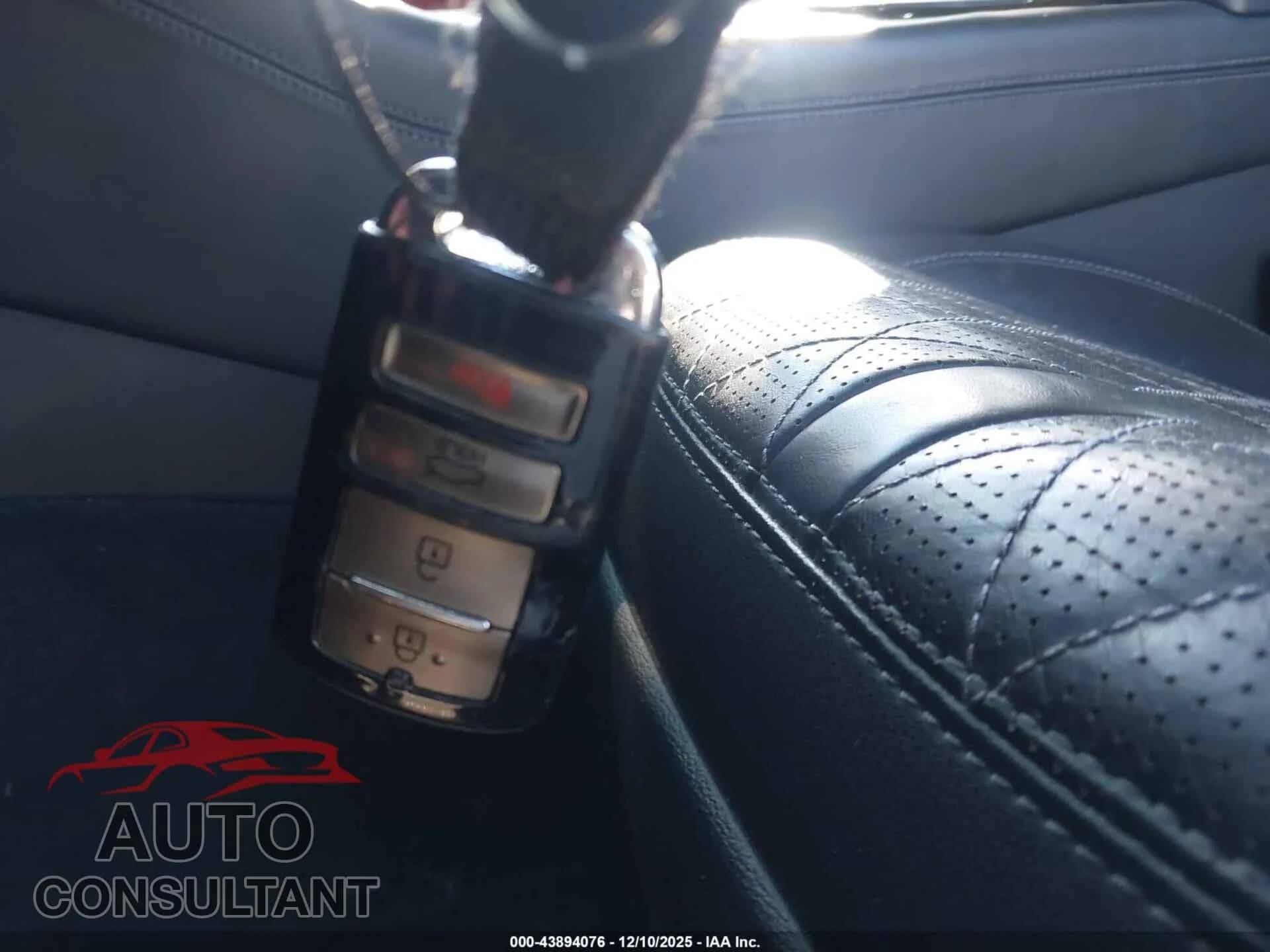 2016 KIA K900 Damaged VIN KNALW4D41G6031200 – photo 11 2016 KIA K900 Damaged VIN KNALW4D41G6031200 – photo 11