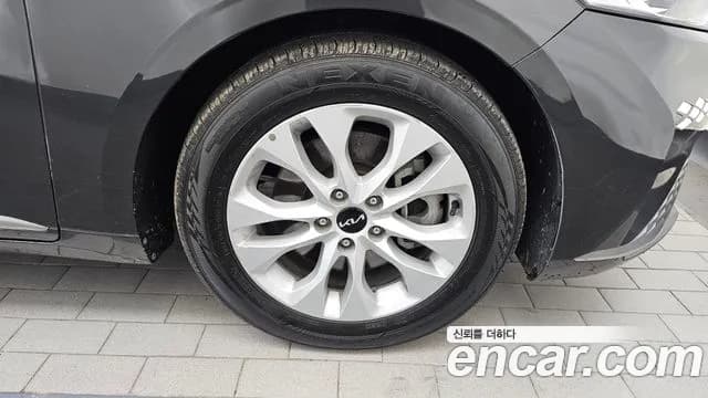 2022 Kia K8 2.5 Gasoline 2WD Sold VIN KNAM141BBNA023528 – photo 18 2022 Kia K8 2.5 Gasoline 2WD Sold VIN KNAM141BBNA023528 – photo 18