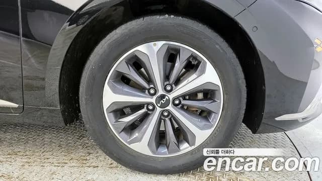 2022 Kia K8 Hybrid Noblesse Sold VIN KNAM2411BNA016974 – side profile 2022 Kia K8 Hybrid Noblesse Sold VIN KNAM2411BNA016974 – side profile