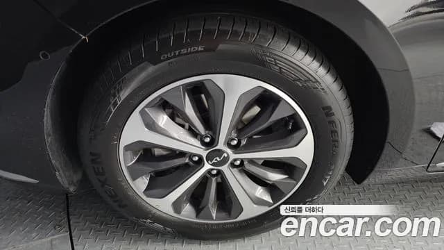 2022 Kia K8 Hybrid Noblesse Sold VIN KNAM2411BNA017981 – side profile 2022 Kia K8 Hybrid Noblesse Sold VIN KNAM2411BNA017981 – side profile