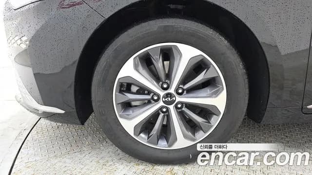 2023 Kia K8 Hybrid Noblesse Sold VIN KNAM2411BPA043084 – undercarriage 2023 Kia K8 Hybrid Noblesse Sold VIN KNAM2411BPA043084 – undercarriage