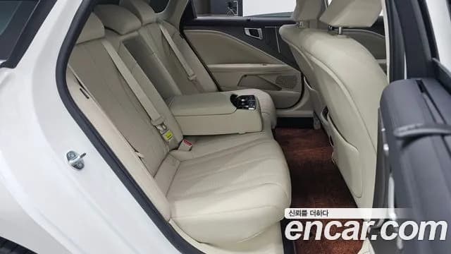 2025 Kia The New K8 Hybrid Noblesse Sold VIN KNAM2411BSA079312 – undercarriage 2025 Kia The New K8 Hybrid Noblesse Sold VIN KNAM2411BSA079312 – undercarriage