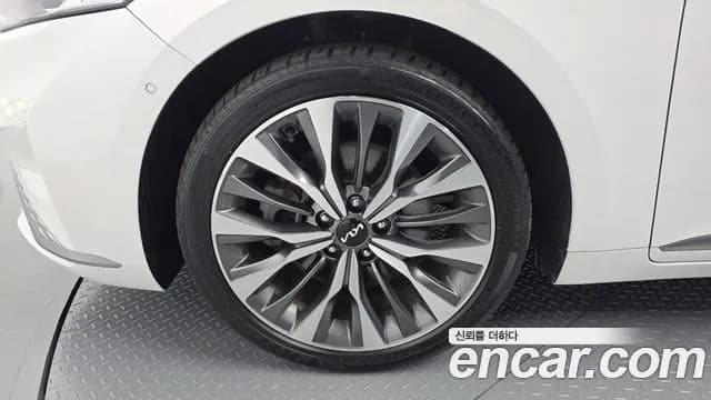 2022 Kia K8 2.5 Gasoline 2WD Sold VIN KNAM241BBNA006120 – side profile 2022 Kia K8 2.5 Gasoline 2WD Sold VIN KNAM241BBNA006120 – side profile