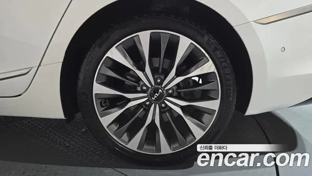 2022 Kia K8 2.5 Gasoline 2WD Sold VIN KNAM241BBNA007089 – trunk area 2022 Kia K8 2.5 Gasoline 2WD Sold VIN KNAM241BBNA007089 – trunk area