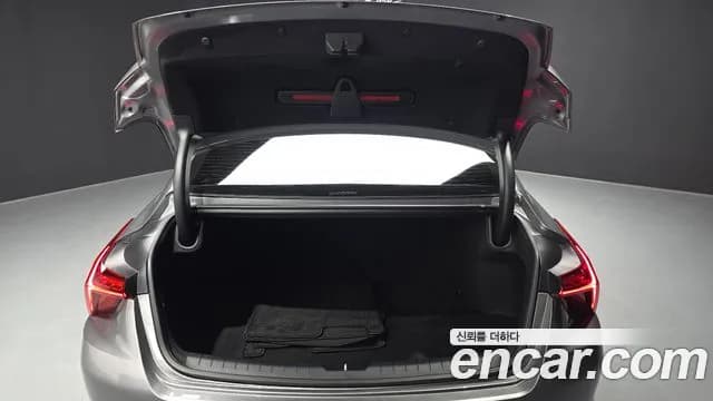 2022 Kia K8 2.5 Gasoline 2WD Sold VIN KNAM241BBNA023347 – interior seats 2022 Kia K8 2.5 Gasoline 2WD Sold VIN KNAM241BBNA023347 – interior seats