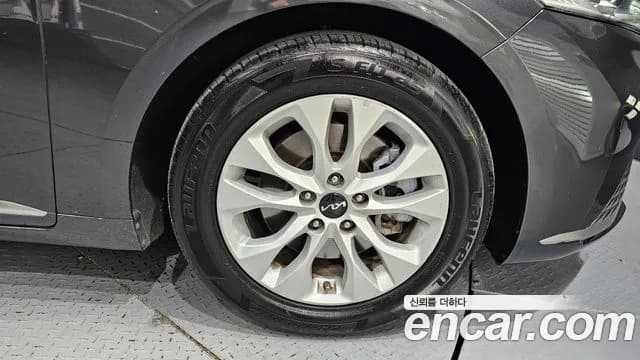 2023 Kia K8 2.5 Gasoline 2WD Sold VIN KNAM241BBPA034652 – photo 13 2023 Kia K8 2.5 Gasoline 2WD Sold VIN KNAM241BBPA034652 – photo 13