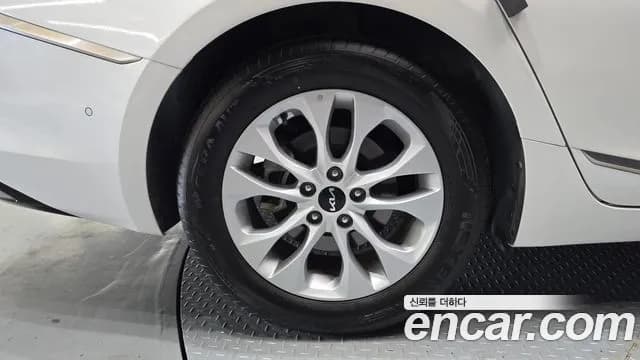 2023 Kia K8 2.5 Gasoline 2WD Sold VIN KNAM241BBPA042579 – undercarriage 2023 Kia K8 2.5 Gasoline 2WD Sold VIN KNAM241BBPA042579 – undercarriage