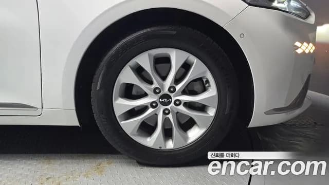 2023 Kia K8 2.5 Gasoline 2WD Sold VIN KNAM241BBPA042579 – photo 11 2023 Kia K8 2.5 Gasoline 2WD Sold VIN KNAM241BBPA042579 – photo 11