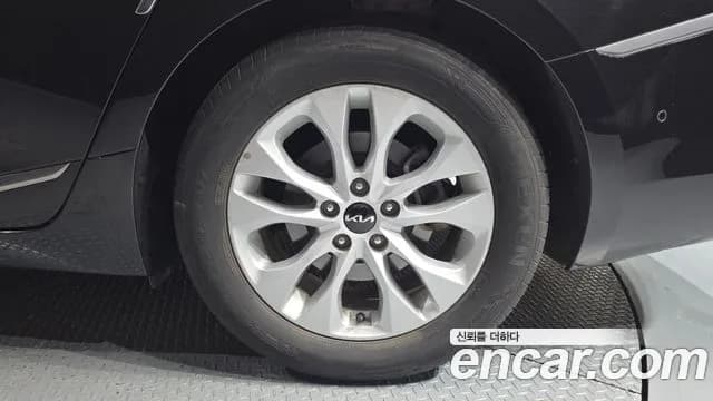 2024 Kia K8 2.5 Gasoline 2WD Sold VIN KNAM241BBRA063513 – photo 19 2024 Kia K8 2.5 Gasoline 2WD Sold VIN KNAM241BBRA063513 – photo 19
