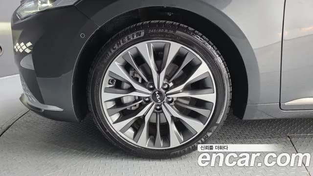 2024 Kia K8 2.5 Gasoline 2WD Sold VIN KNAM241BBRA070397 – interior seats 2024 Kia K8 2.5 Gasoline 2WD Sold VIN KNAM241BBRA070397 – interior seats