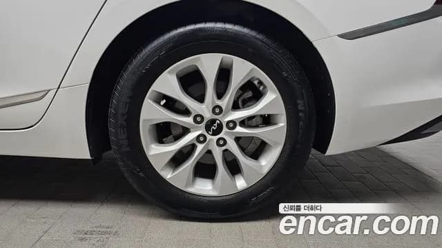 2022 Kia K8 3.5 LPG 2WD Sold VIN KNAM241FBNA009950 – trunk area 2022 Kia K8 3.5 LPG 2WD Sold VIN KNAM241FBNA009950 – trunk area