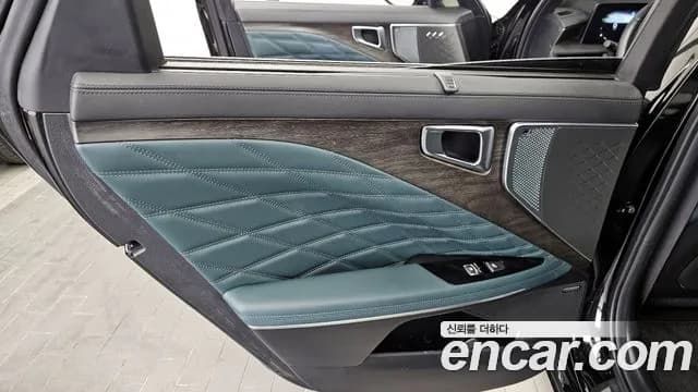 2024 Kia K8 Hybrid Signature Special Sold VIN KNAM5411BRA072664 – rear exterior 2024 Kia K8 Hybrid Signature Special Sold VIN KNAM5411BRA072664 – rear exterior
