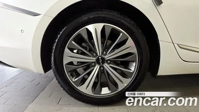 2024 Kia K8 Hybrid Signature Special Sold VIN KNAM5411BRA073092 – rear exterior 2024 Kia K8 Hybrid Signature Special Sold VIN KNAM5411BRA073092 – rear exterior