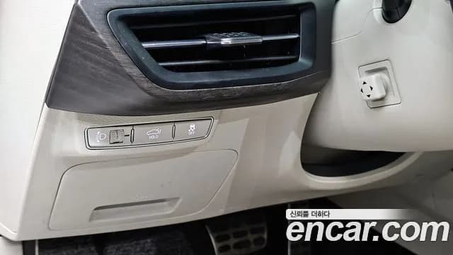 2022 Kia K8 3.5 Gasoline 4WD Sold VIN KNAM541DDNA010767 – interior seats 2022 Kia K8 3.5 Gasoline 4WD Sold VIN KNAM541DDNA010767 – interior seats