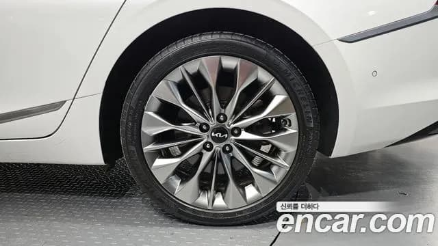 2022 Kia K8 3.5 Gasoline 4WD Sold VIN KNAM541DDNA010767 – photo 29 2022 Kia K8 3.5 Gasoline 4WD Sold VIN KNAM541DDNA010767 – photo 29