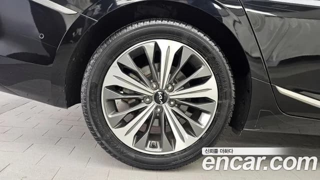 2022 Kia K8 Hybrid Signature Sold VIN KNAM6411BNA020851 – exterior detail 2022 Kia K8 Hybrid Signature Sold VIN KNAM6411BNA020851 – exterior detail