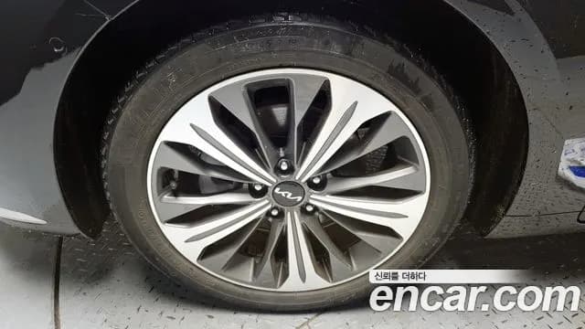 2022 Kia K8 Hybrid Signature Sold VIN KNAM6411BNA021263 – undercarriage 2022 Kia K8 Hybrid Signature Sold VIN KNAM6411BNA021263 – undercarriage