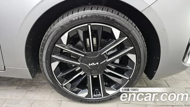 2025 Kia The New K8 Hybrid Signature Sold VIN KNAM6411BSA093110 – front exterior 2025 Kia The New K8 Hybrid Signature Sold VIN KNAM6411BSA093110 – front exterior